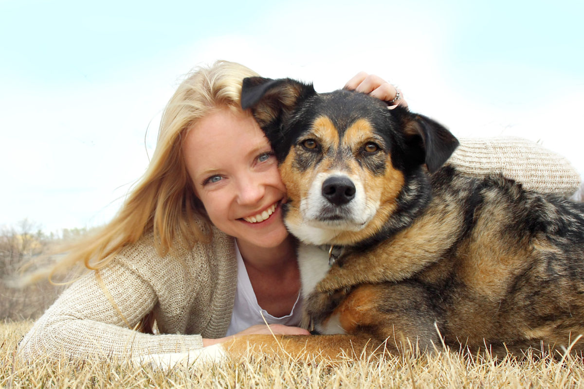 Avoir un chien rendrait plus heureux que d'avoir un chat !