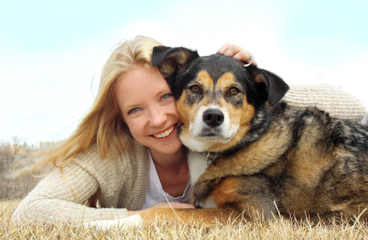 Avoir un chien rendrait plus heureux que d'avoir un chat !